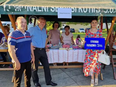 Udruga Hrvatska žena, pročelnik Ivan Crnac, gradonačelnik Zlatko Babić 