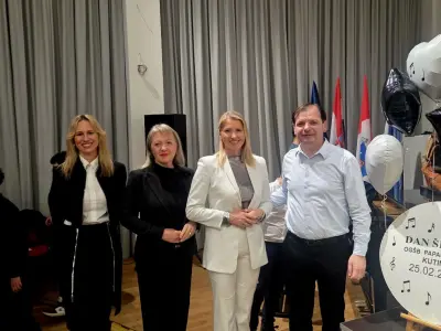 dc9e3272-c993-438e-a9c2-94cfff2f46f6