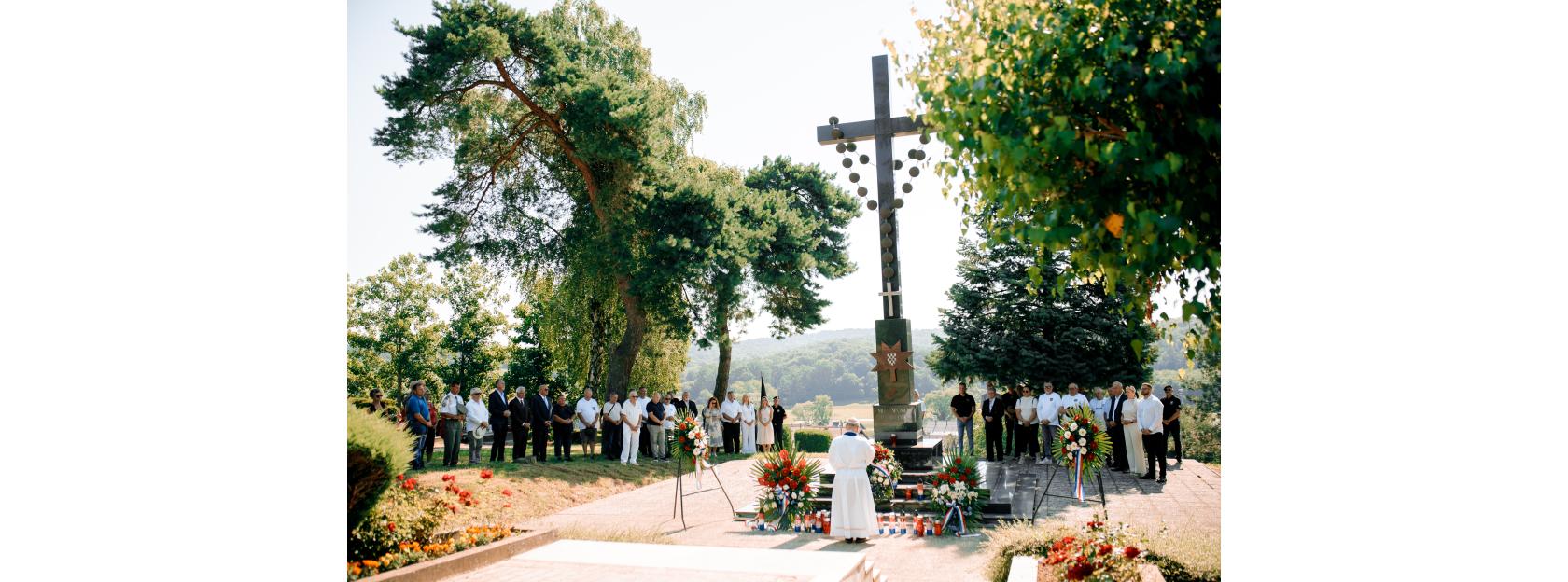 Polaganje vijenaca povodom Dana pobjede i domovinske zahvalnosti, Dana hrvatskih branitelja te 31. obljetnice Vojno-redarstvene operacije Oluja