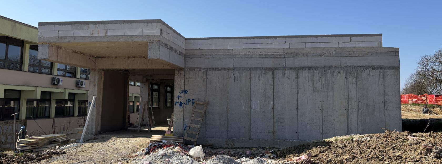 Dogradnja OŠ Stjepana Kefelje ušla u fazu unutarnjeg uređenja: završena konstrukcija, izvode se instalacije i pregradni radovi